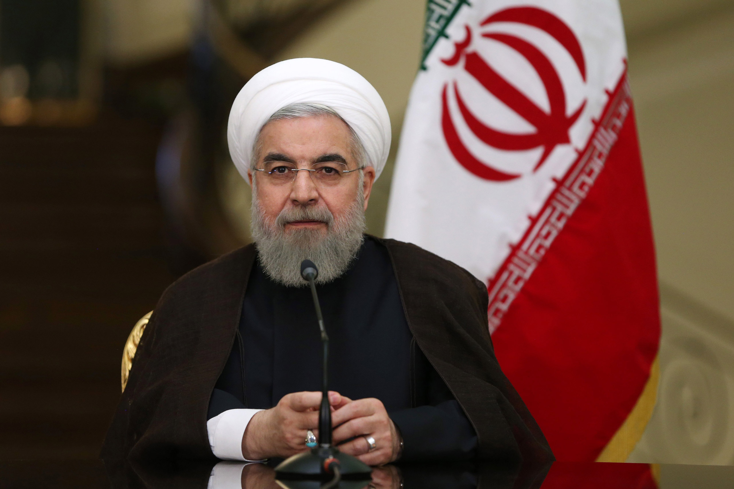 presidente Rouhani fica enfraquecido com a crescente intensificação da pressão americana sobre o Irã